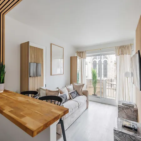 Superb 2p Near Trocadero Apartmán
