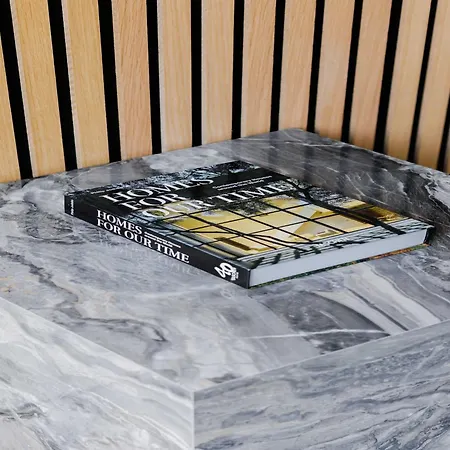 Superb 2p Near Trocadero *